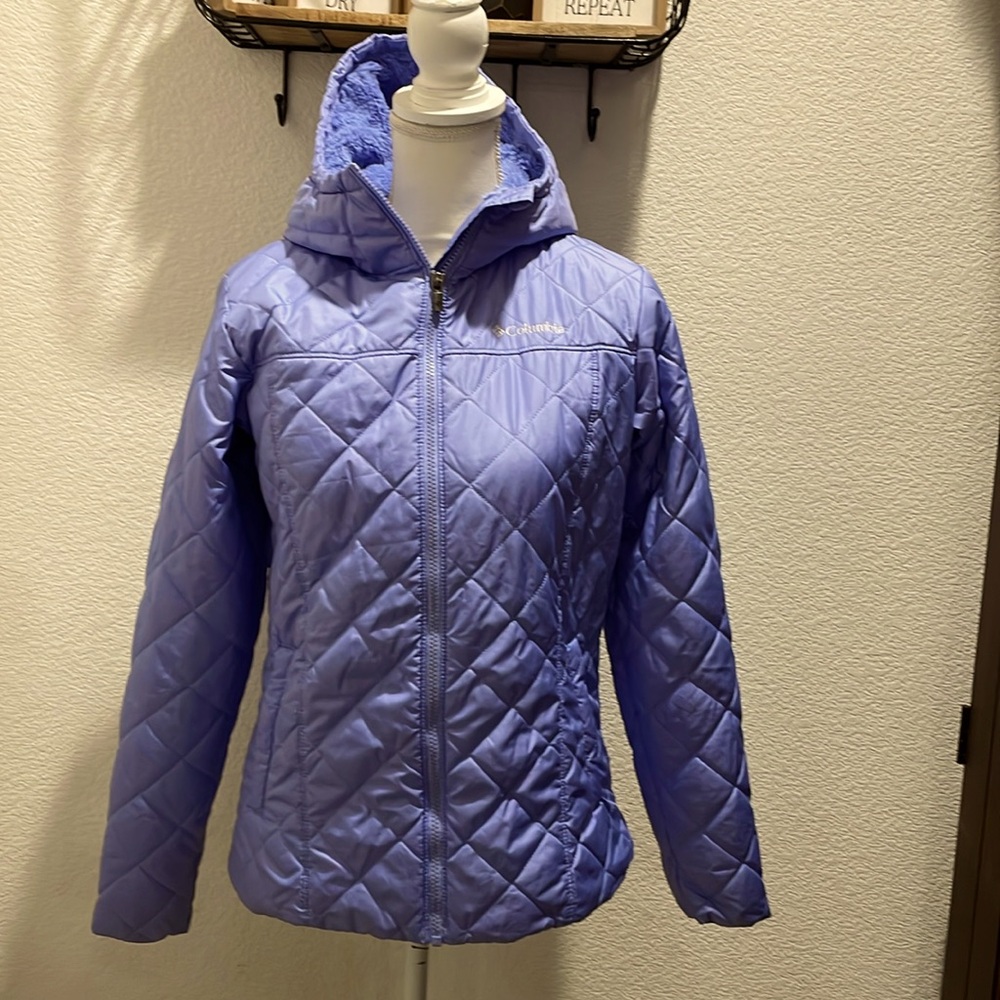 Columbia puffer hooded jacket. Faux Sherpa lined. Zip pockets. Nice light purple